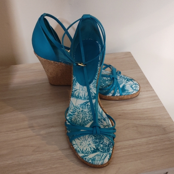 Elegant Blue Wedge Sandals - Picture 1 of 6